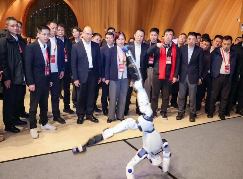  亚布力论坛年会盛大开幕；信心机遇汇聚，开启发展新篇章。 企业服务