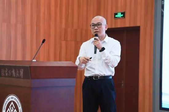  破解东方嘉富人寿的经营困境；年轻管理者上任，战略调整刻不容缓。 企业服务