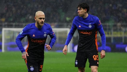  齐沃战术倾向显现，四后卫体系呼之欲出；国际米兰防线迎来潜在调整。 体育新闻