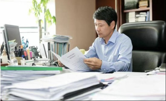  从领带产业到工业养蚕；陌桑高科十年探索冲刺资本市场；金耀家族布局蚕丝新材料。 股票财经 从领带产业到工业养蚕；陌桑高科十年探索冲刺资本市场；金耀家族布局蚕丝新材料。 股票财经