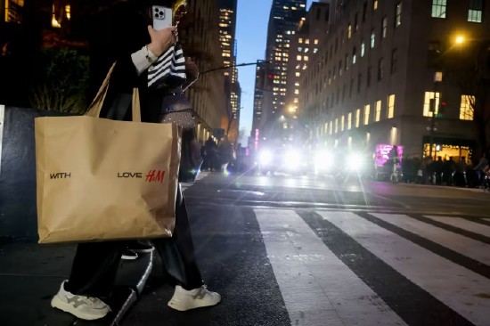 2024消费零售趋势：从规模扩张到质量博弈的转型机遇 企业服务