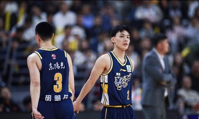  广东后场体系崩塌深度复盘：86-99惨败背后的技术困局与破局逻辑 体育新闻