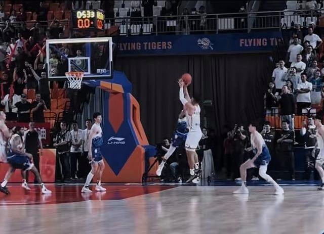  广东后场体系崩塌深度复盘：86-99惨败背后的技术困局与破局逻辑 体育新闻