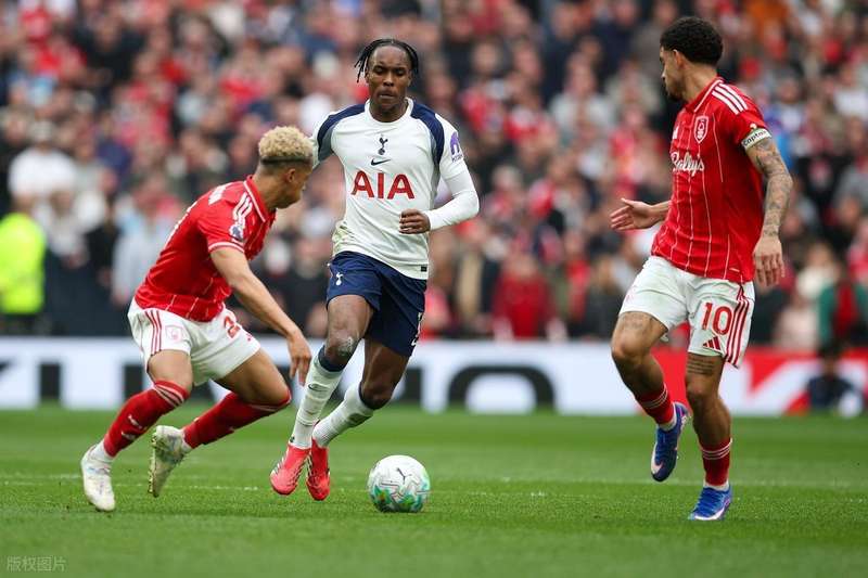  【战术深度】热刺降级危机下的战术重构：德泽尔比方案能否力挽狂澜？ 体育新闻