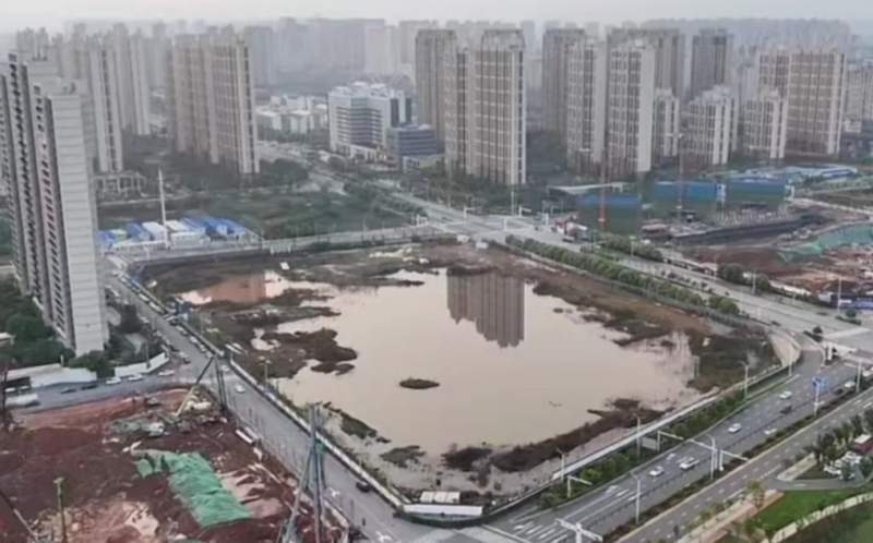  停工四年，九龙湖畔那片水塘，何时能重现光芒？ 房产家居